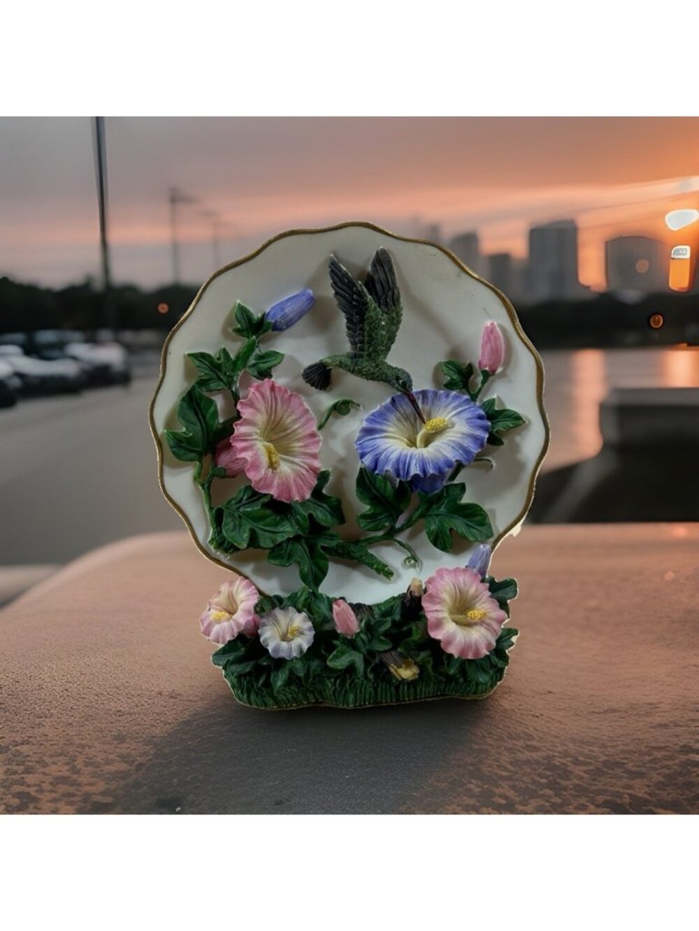 Hummingbird Mini Plate With Stand Figurine Symbol of Grace. By Heritage House.